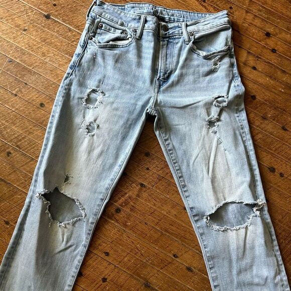 American Eagle destroyed athletic normcore 30x32 jeans - Picture 2 of 4